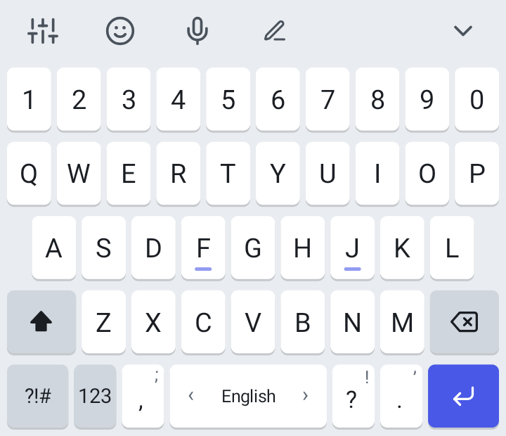 ইংরেজি QWERTY বোতাম, ওপরে সংখ্যার সারি।